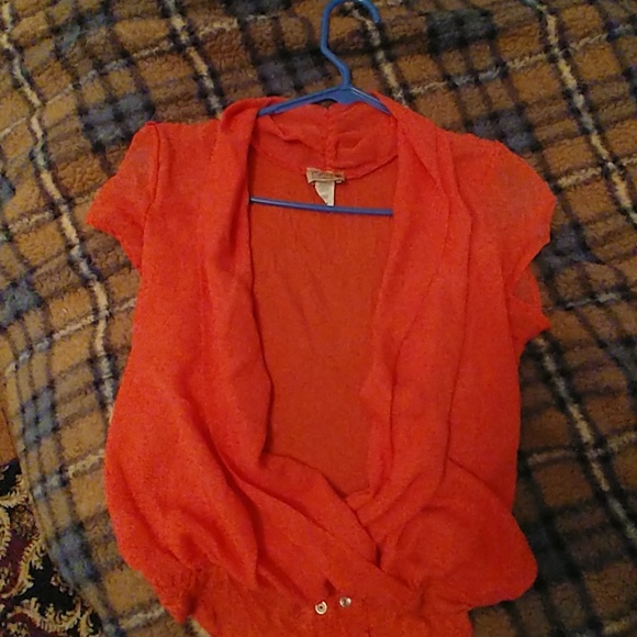 A onsie open breasted blouse - Picture 2 of 4